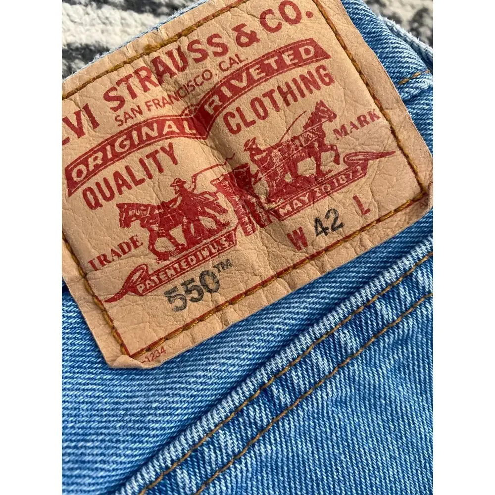 Vintage Y2K 2004 Jorts Levi’s 550 Relaxed Fit Light Wash Denim Shorts Size W42